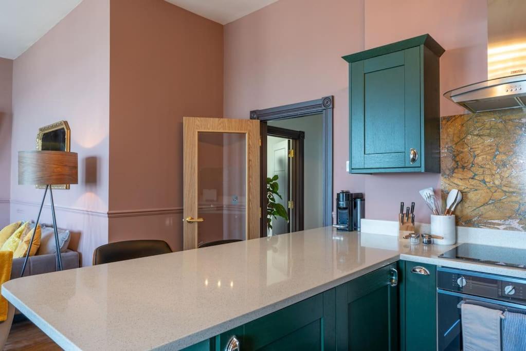 Stylish Beachfront Apartment, Sweeping Ocean Views And Luxury Touches Herne Bay Bagian luar foto