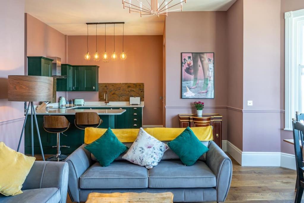 Stylish Beachfront Apartment, Sweeping Ocean Views And Luxury Touches Herne Bay Bagian luar foto