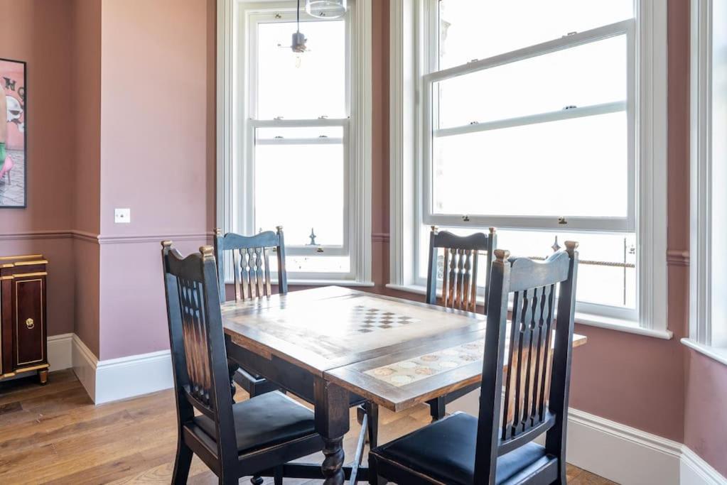 Stylish Beachfront Apartment, Sweeping Ocean Views And Luxury Touches Herne Bay Bagian luar foto