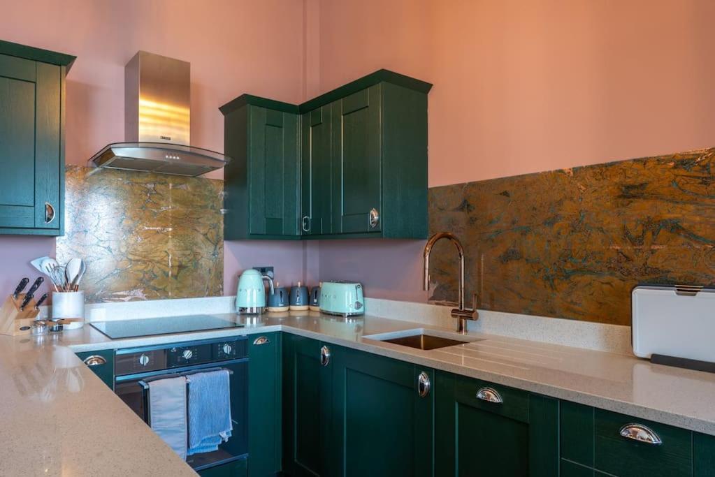 Stylish Beachfront Apartment, Sweeping Ocean Views And Luxury Touches Herne Bay Bagian luar foto