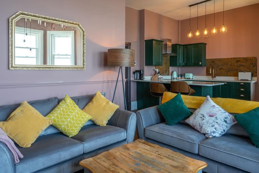 Stylish Beachfront Apartment, Sweeping Ocean Views And Luxury Touches Herne Bay Bagian luar foto