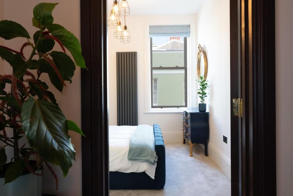 Stylish Beachfront Apartment, Sweeping Ocean Views And Luxury Touches Herne Bay Bagian luar foto