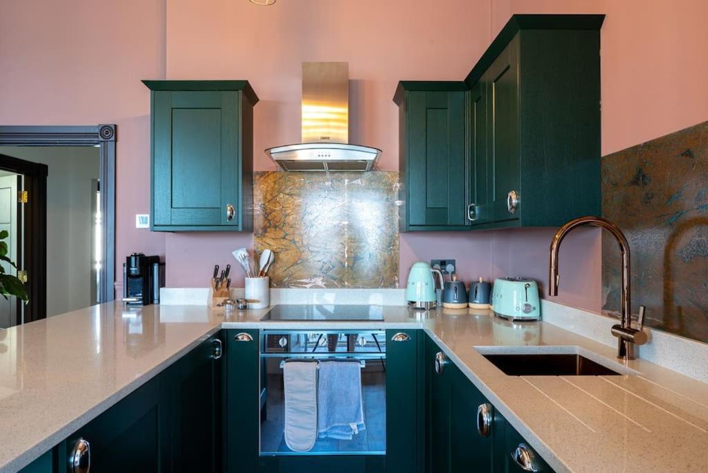 Stylish Beachfront Apartment, Sweeping Ocean Views And Luxury Touches Herne Bay Bagian luar foto