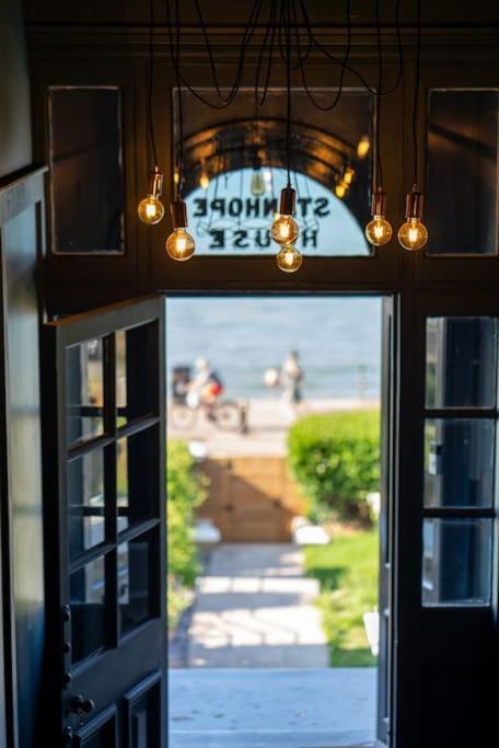 Stylish Beachfront Apartment, Sweeping Ocean Views And Luxury Touches Herne Bay Bagian luar foto