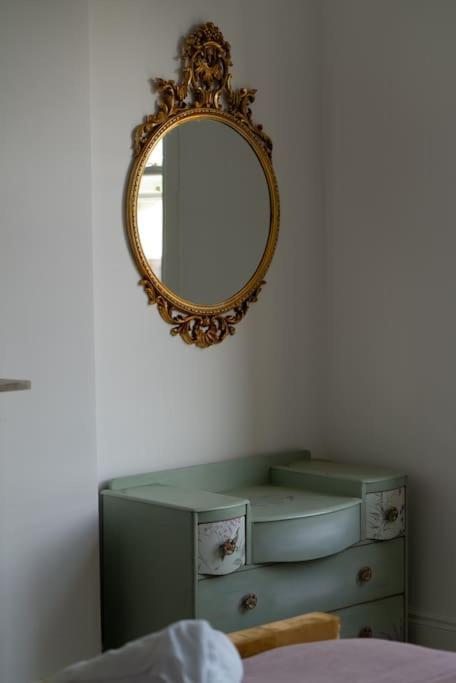 Stylish Beachfront Apartment, Sweeping Ocean Views And Luxury Touches Herne Bay Bagian luar foto